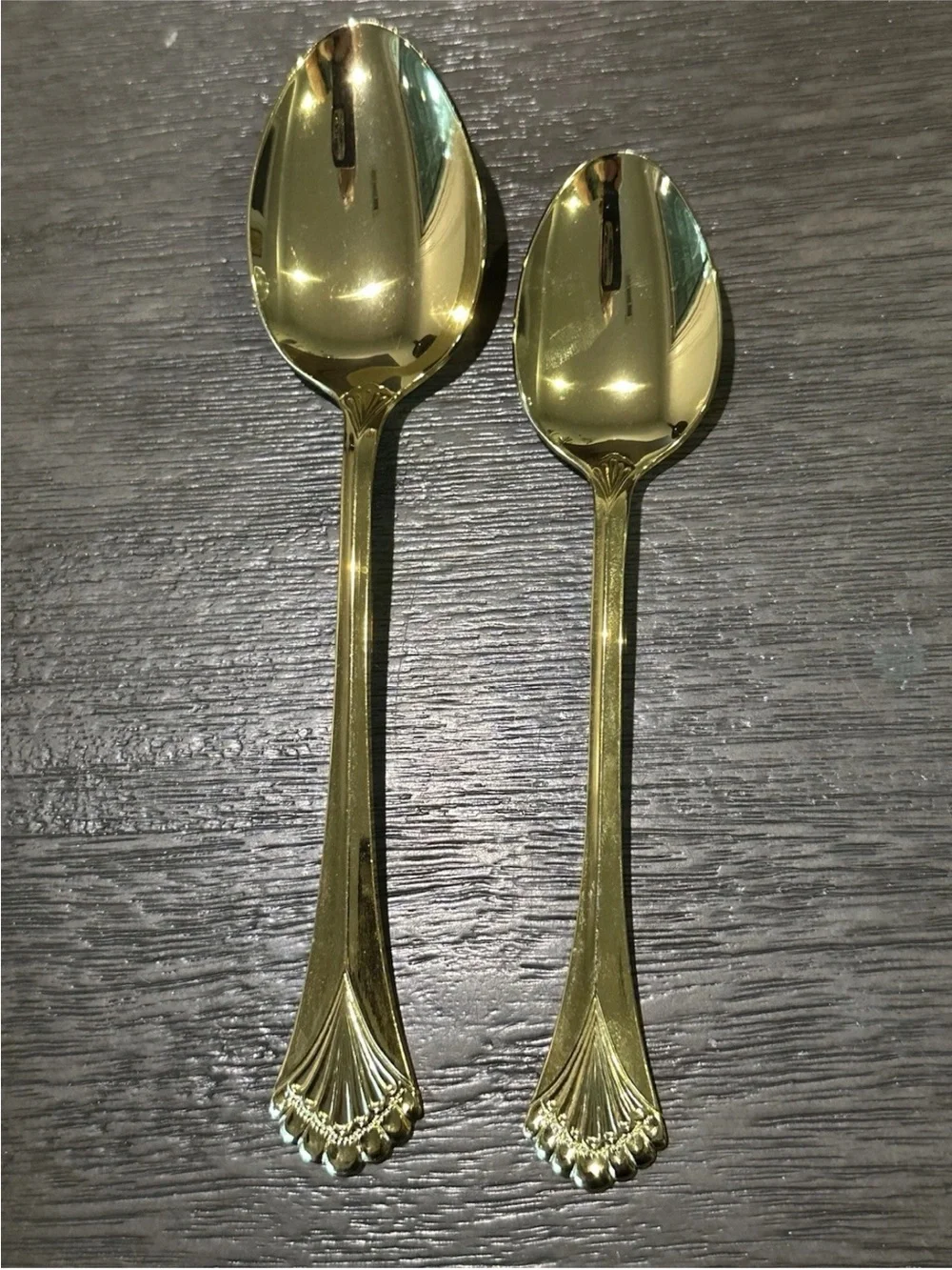Rogers Gold-Tone Shell Handle Flatware Set - Forks & Spoons 8 each. 32 pieces